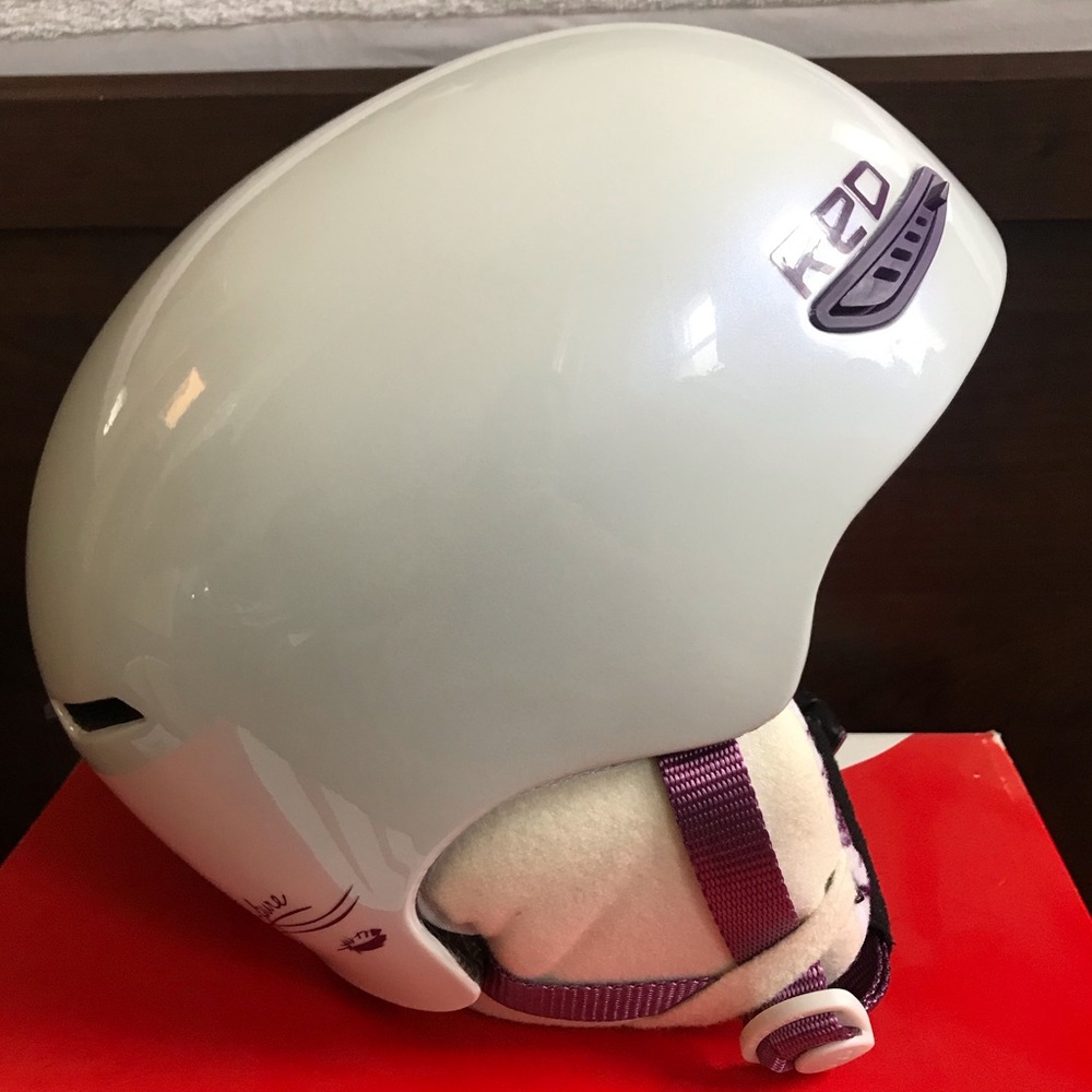 RED Pure Helmet - Picture 2 of 4